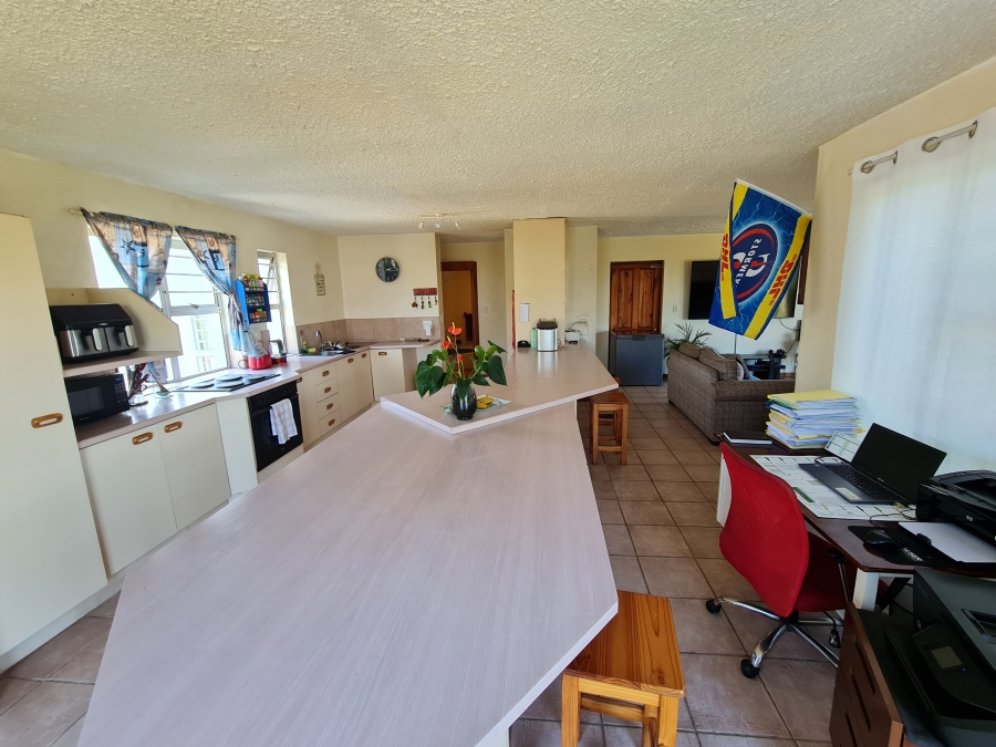 5 Bedroom Property for Sale in Wavecrest Eastern Cape